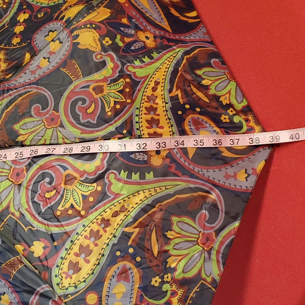 Paisley pattern fall colors folds up compact umbrella - Picture 2 of 6